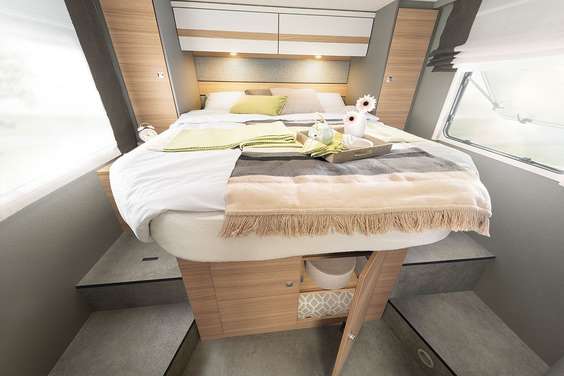 Wygodne i praktyczne: łóżko 160x200 cm zapewnia dostęp z trzech stron • T 7052 DBL