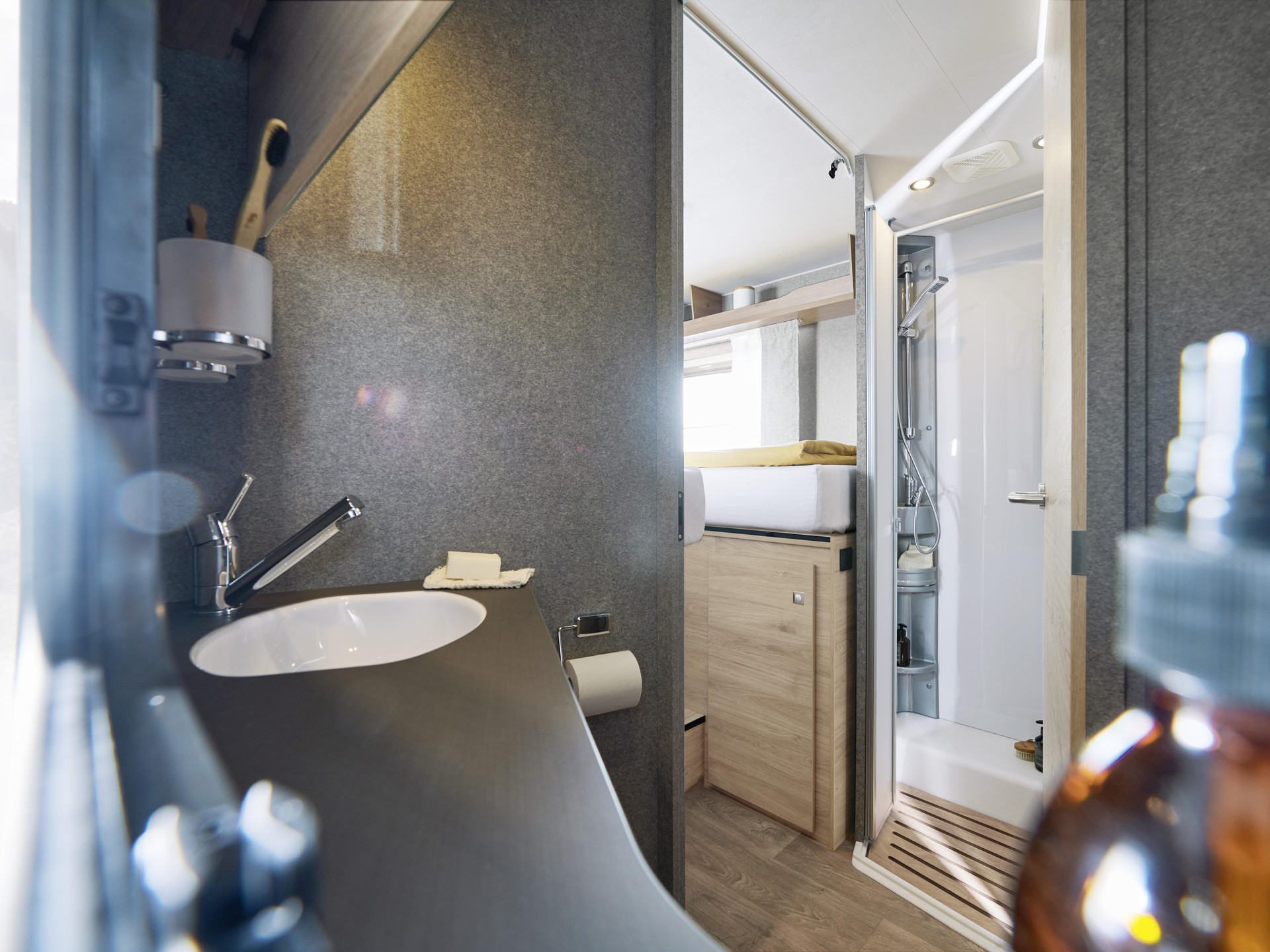 Wysokiej jakości materiały i wykonanie nadają łazience luksusowy charakter.