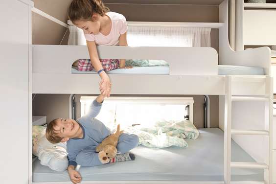 Dla małych podróżników dostępne są przytulne łóżka piętrowe